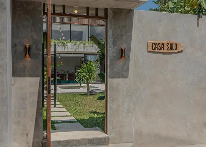 Casa Solo - Chic Industrial 1br Close To Pererenan Villa *